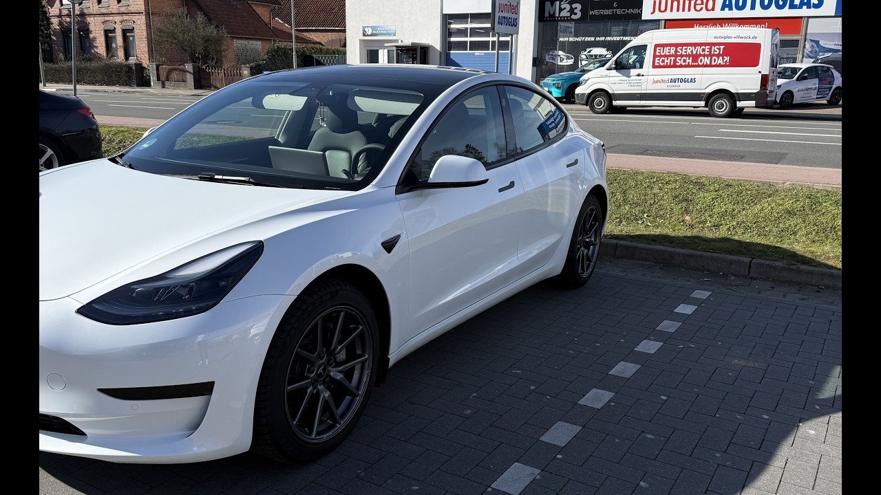 Tesla Model 3 Klappergeräusche