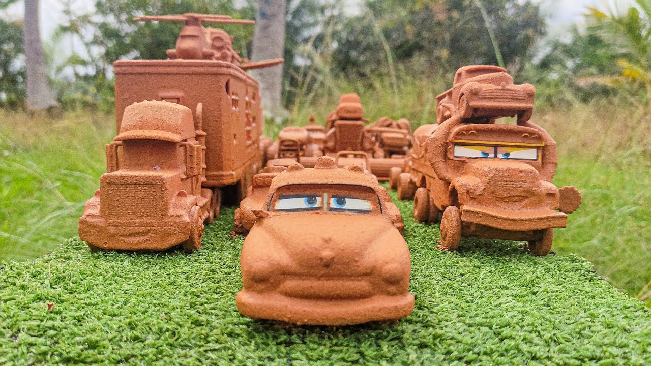 Clean up a lot of Disney cars & muddy toy car convoys