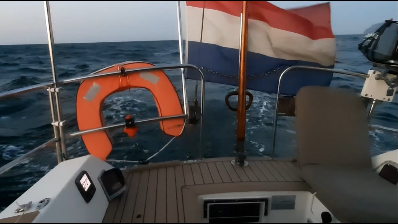 il Cigno sailing into the night
