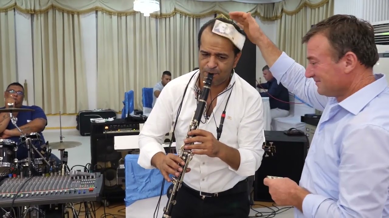 Rrenqethese shikoni se si e qan Shaban Cela kete pjes ne klarinete - Mos e humb - Dasmat Shqiptare