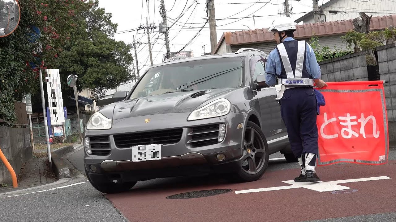 通学路と分かっていても抜け道のスクールゾーンに違法進入する悪質違反者を一網打尽!!キャパを遥かに超えた通行禁止違反検挙の瞬間10連発!!