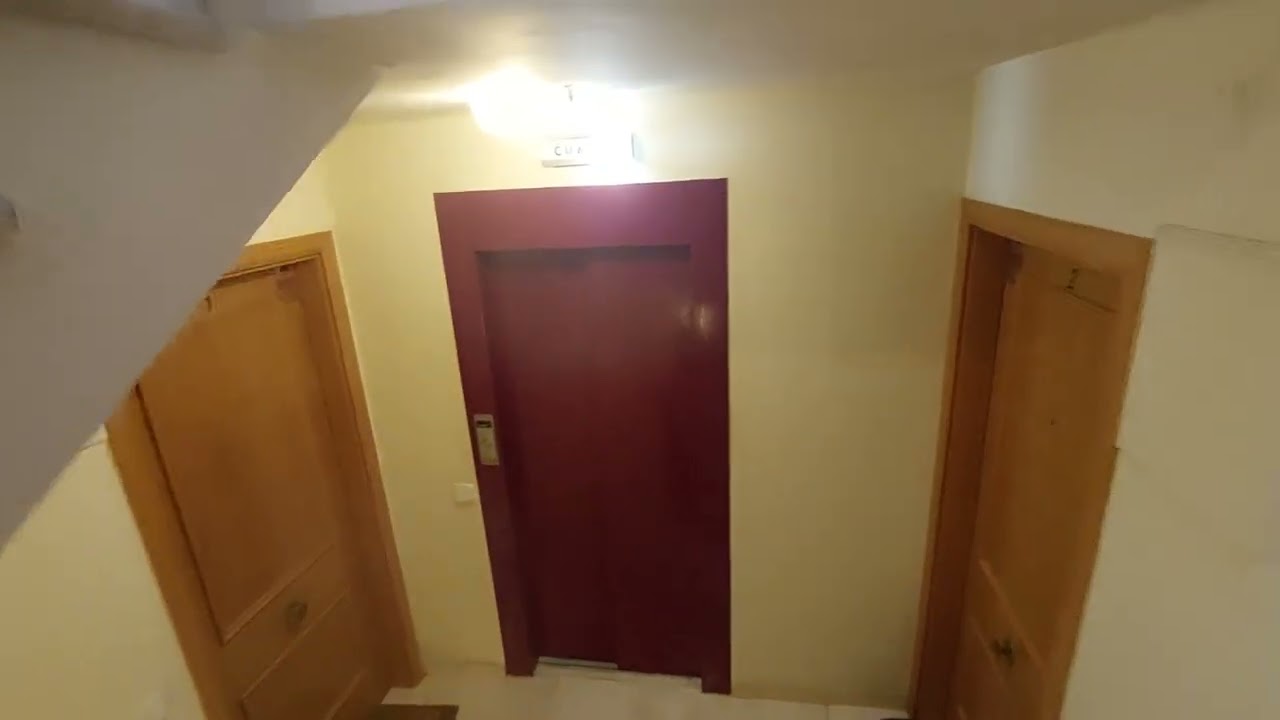 Modern 2021 Orona lift in Cambrils