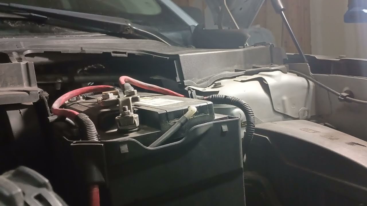Замена ремня, натяжителя и ролика на Land Rover LR2/Freelander 2 3.2L, часть 1: доступ