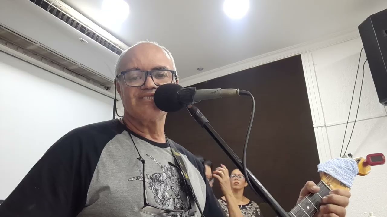 PR MARCO ANTONIO DA WEB RÁDIO AMOR E VIDA LOUVANDO A DEUS NA MANANCIAL 