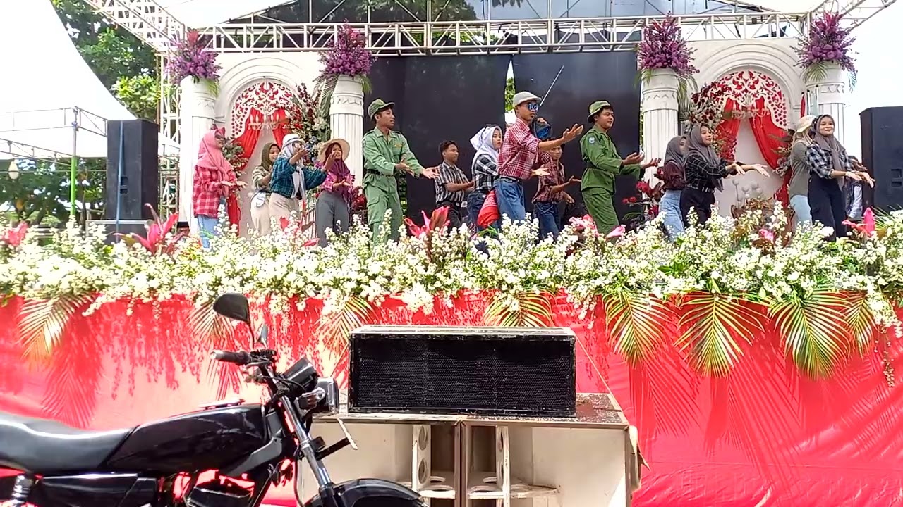 Penampilan Kelas XII MIPA [PERINGATAN HARLAH MAZRO'ATUL HUDA WONORENGGO KE-93 TAHUN]
