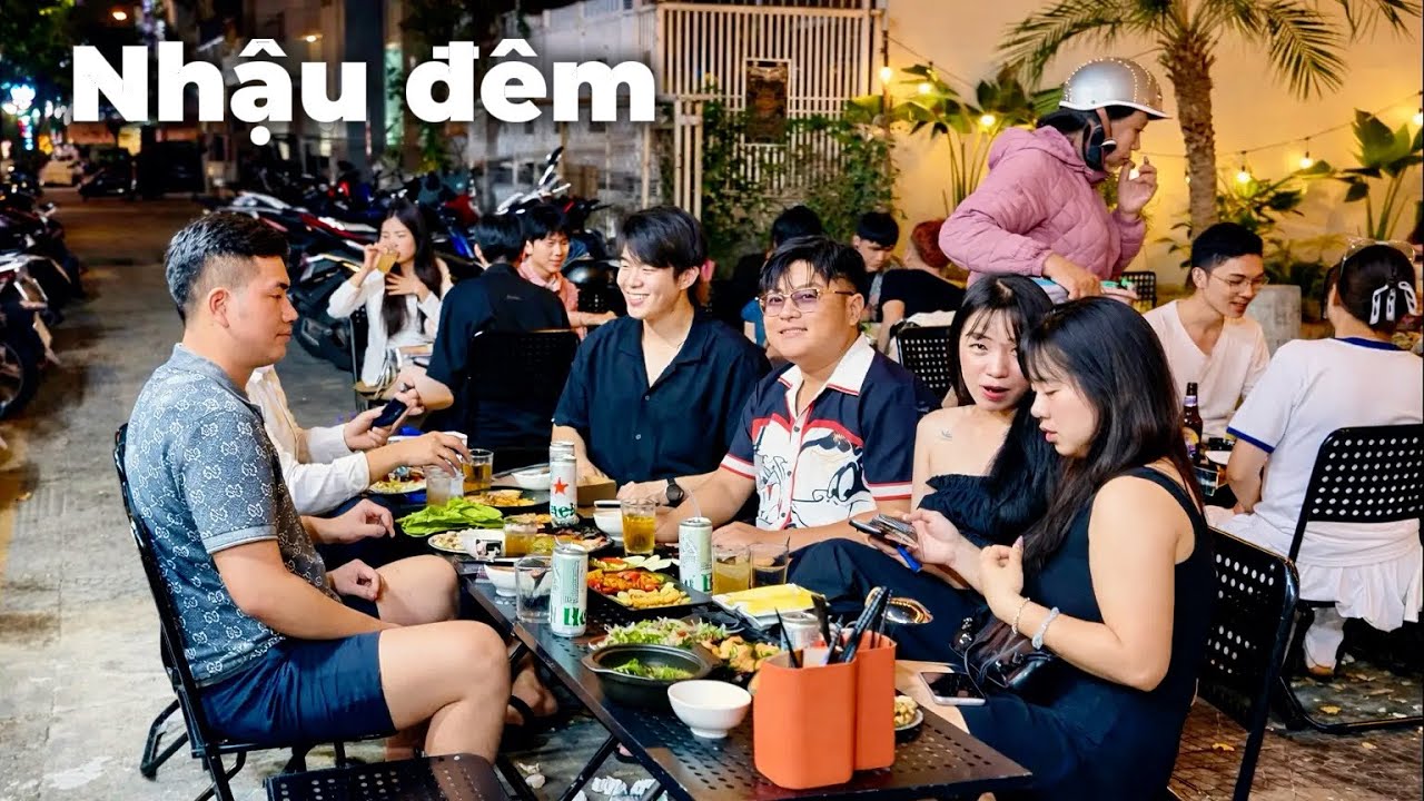 Dạo đêm Đà Nẵng, đâu cũng thấy cảnh này