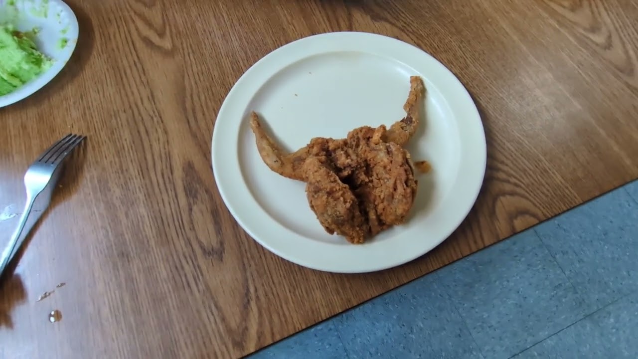 Потрясающий шведский стол с морепродуктами в Альме, штат Джорджия.