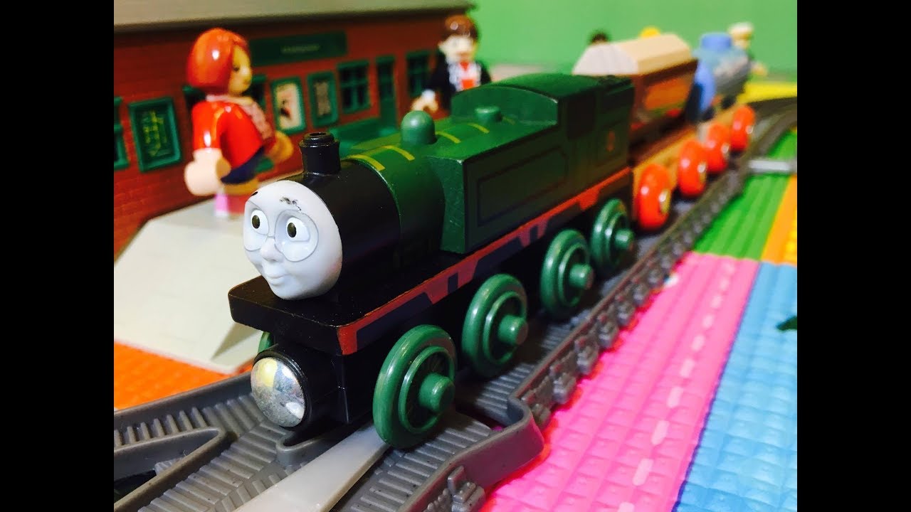 Fisher Price Thomas and Friends Wooden Train Whiff on Trackmaster track 02913 pt
