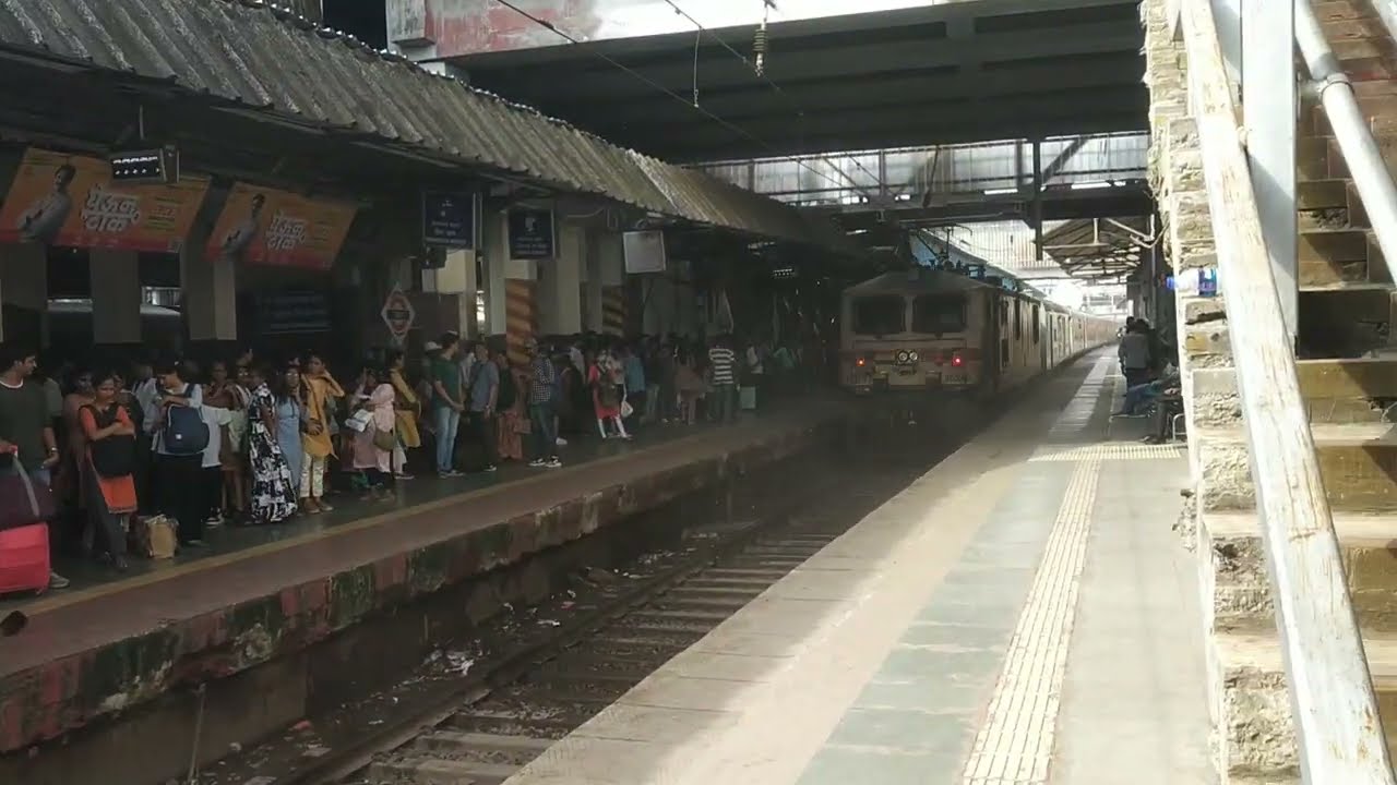 Rajdhani crossing Dadar Terminus || INDIA'S MOST DASHING TRAIN ||