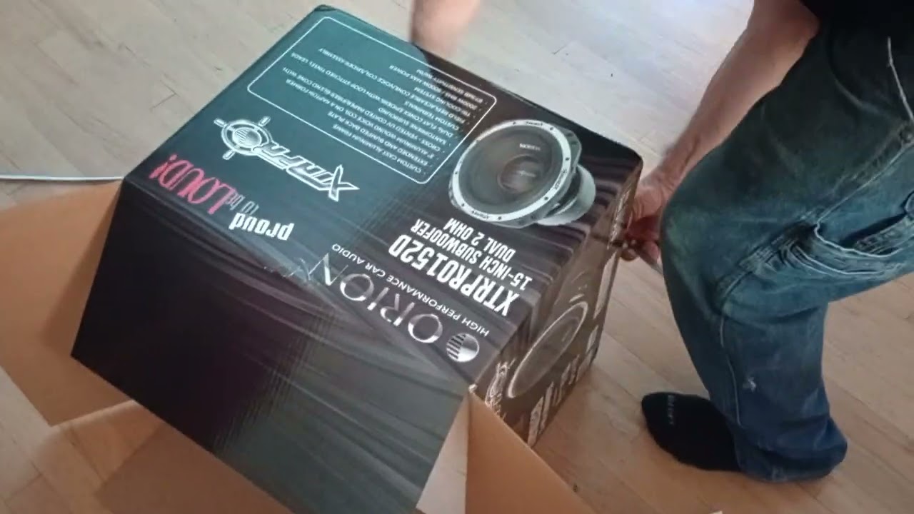 Unboxing of the Orion car audio XTR pro 15.2D ; a 60.4 pound ,8000 watt  subwoofer