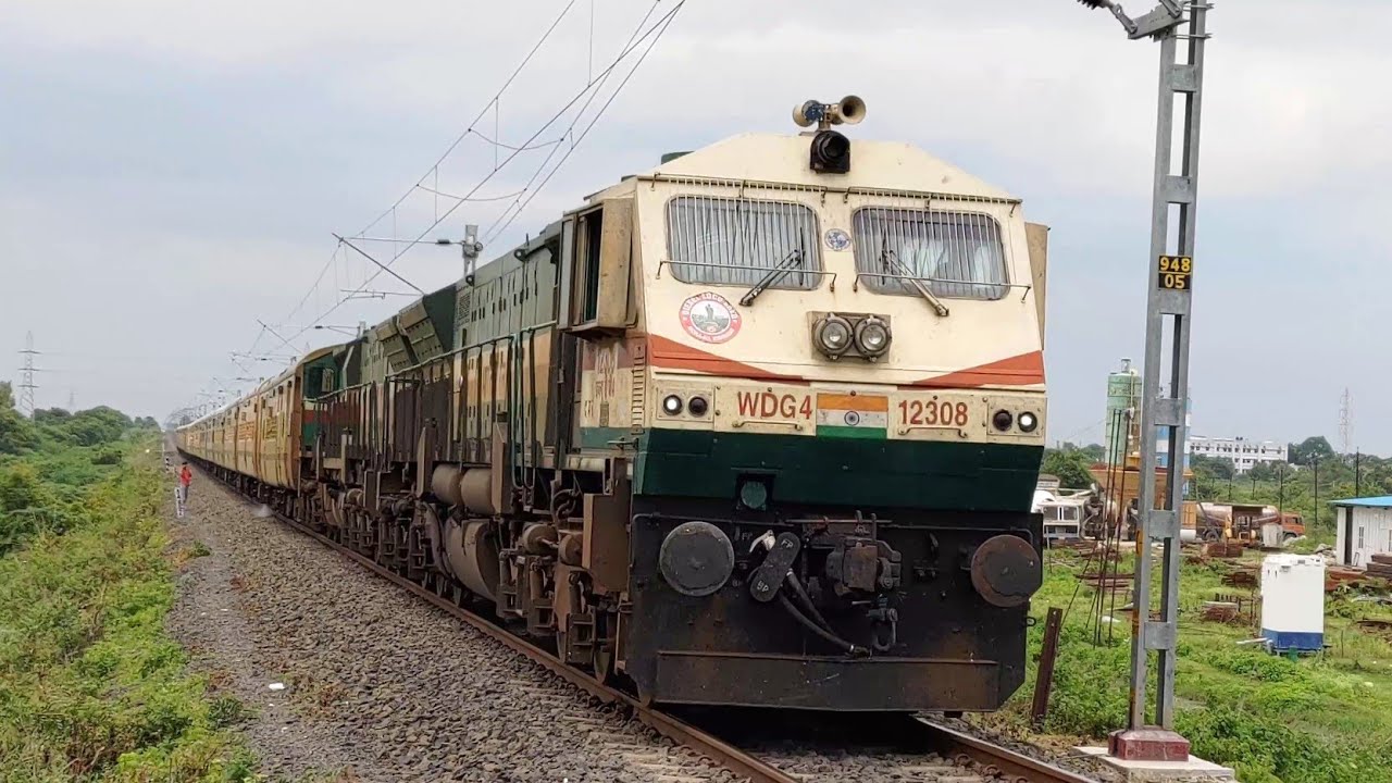 17640 Akola - Kacheguda Intercity Express | MLY Twin WDG4 Engine | Train Videos Indian Railways