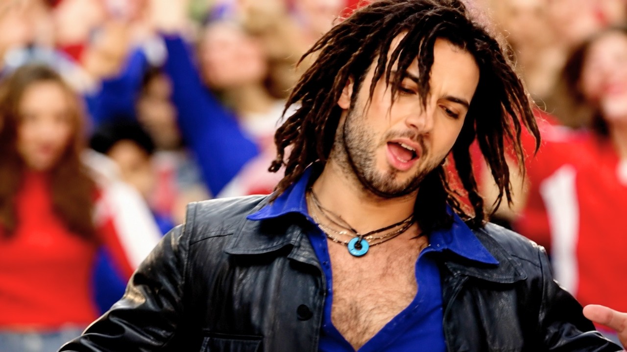 TARKAN - Bir Oluruz Yolunda (Official Music Video)