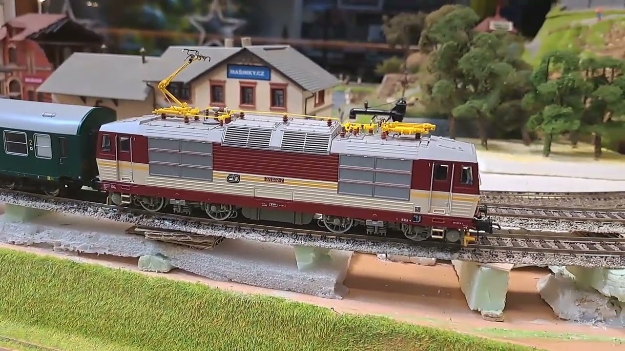 Elektrická lokomotiva 371 0002-7 - ČD ozvučený model H0 Roco 71232        Vindobona  74190