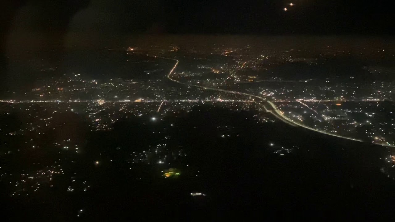 Emirates Airline Boing 777 landing in Lahore Airport at night in Pandemic 😷 Situation Dec 2020