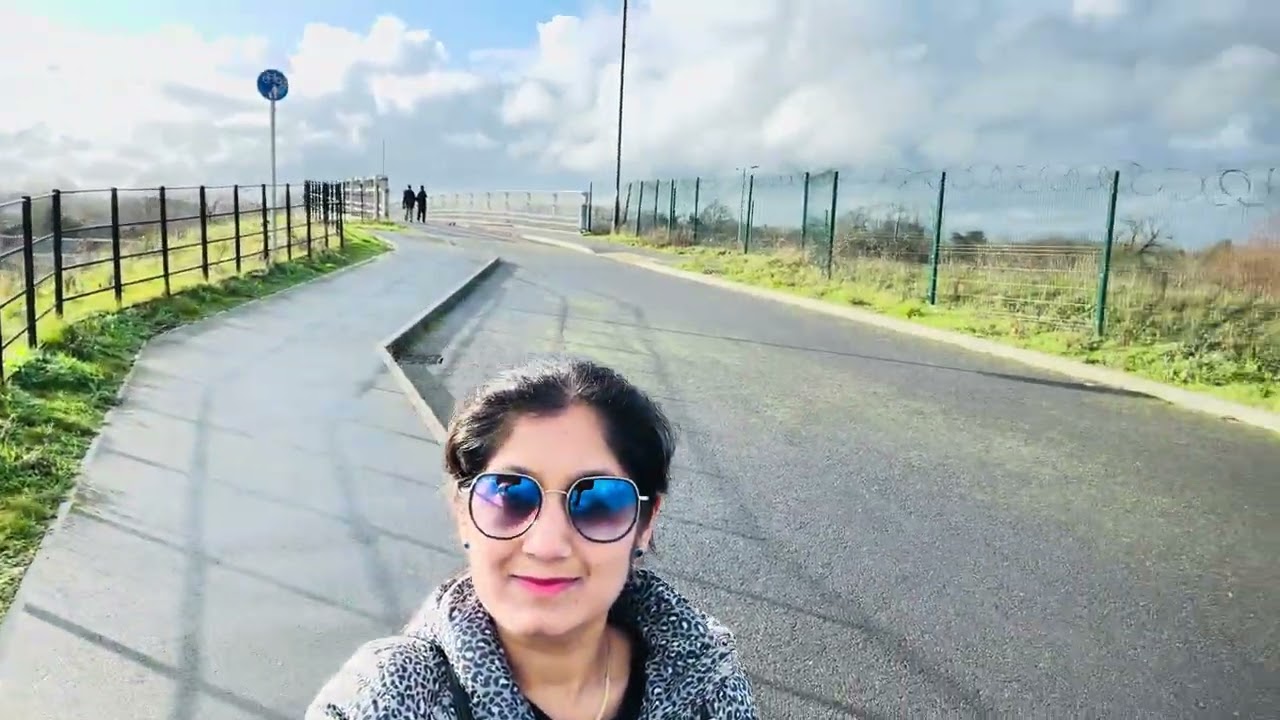 Stunning view of Windsor Castle in the distance🏃‍♀️‍➡️#windsorcastle #park#walkthrough #naturelovers