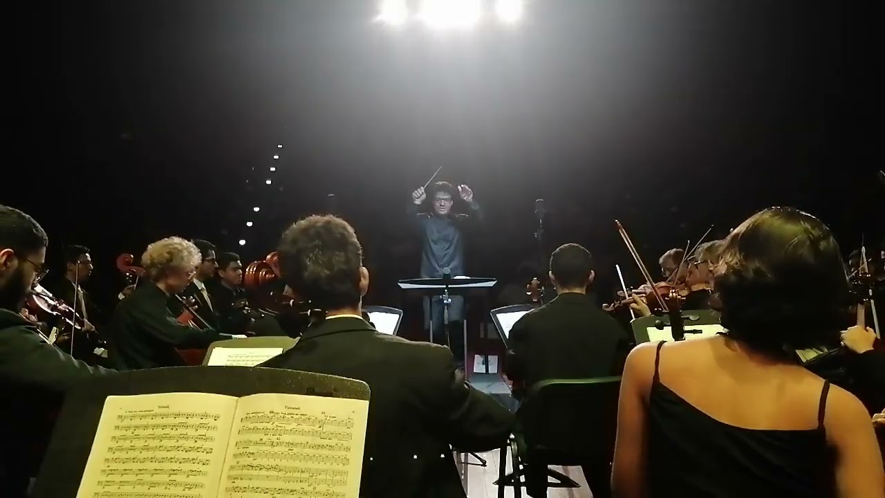 Wieniawski – Suppé – Mahler. David Ricardo Salazar, Conductor