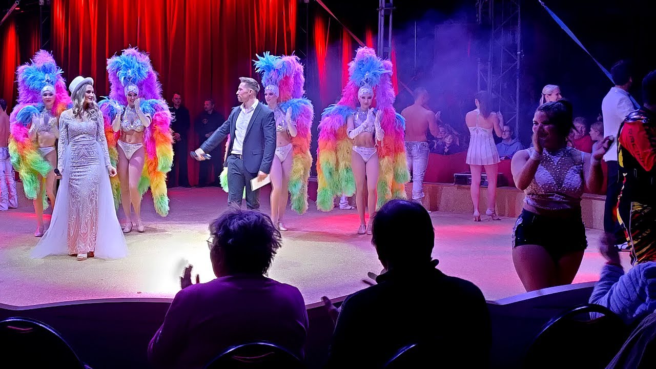 Weihnachtszirkus mit Spitzendarbietungen