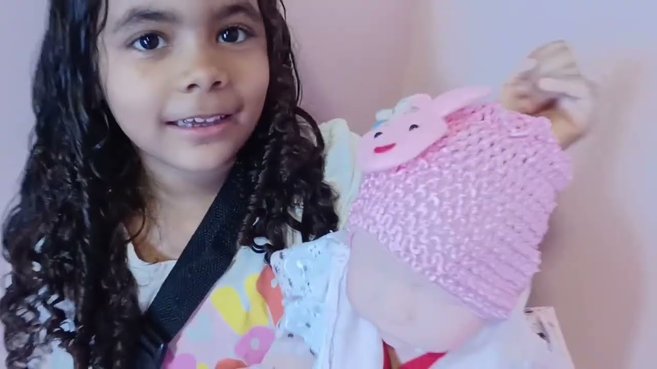 Bebê Reborne Sofia tomando banho de banheira.
