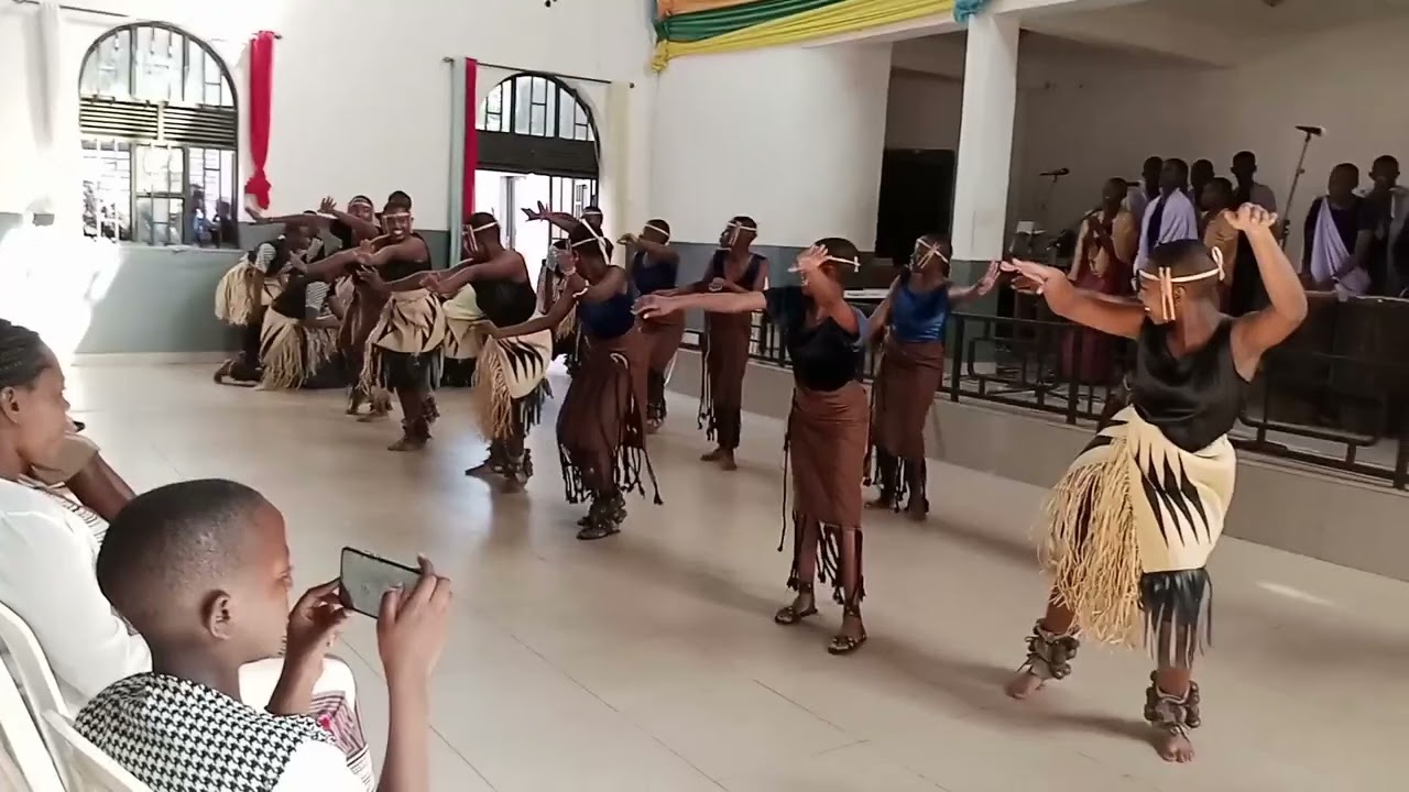 DORE IBIBEREYE MU RWUNGE RWA MASHURI KAMONYI, ECOLE Ste BERNADETTE KAMONYI