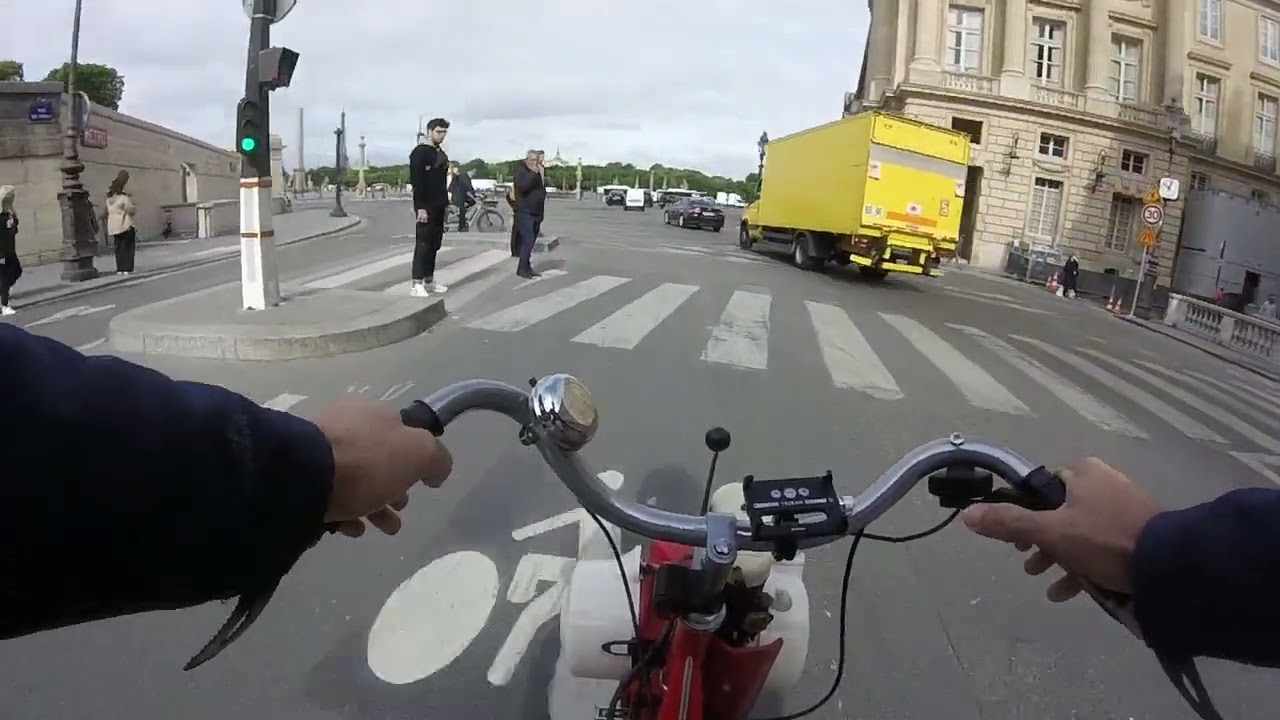 VeloSolex ride in Paris - 1/10