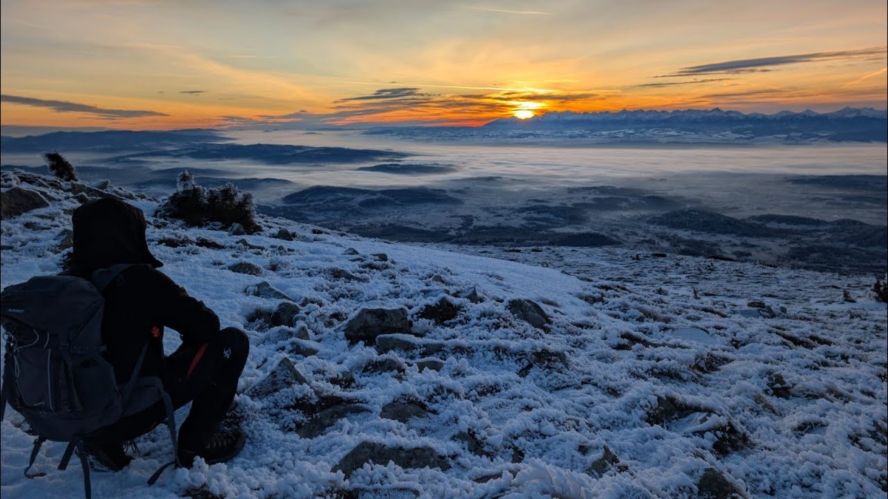 Świt ze szczytu Babiej Góry. Zimowe przesilenie. Nowy początek.