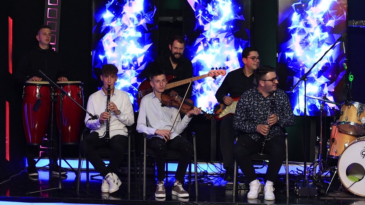 Македонско музичко талент шоу Нови и млади  2 / 8