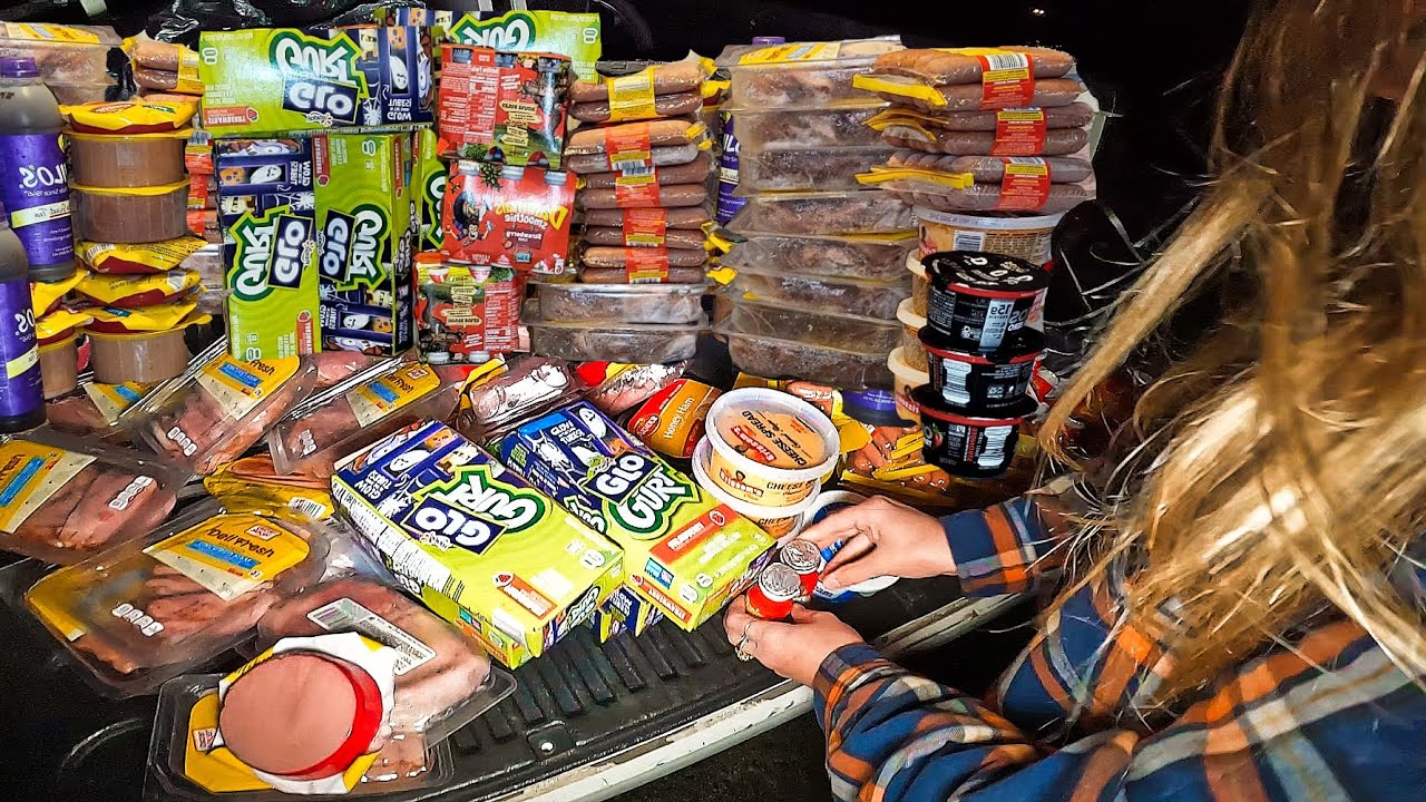 ВАУ! Мы набрали МАГАЗИН продуктов, пока копались в мусорке, и многое другое