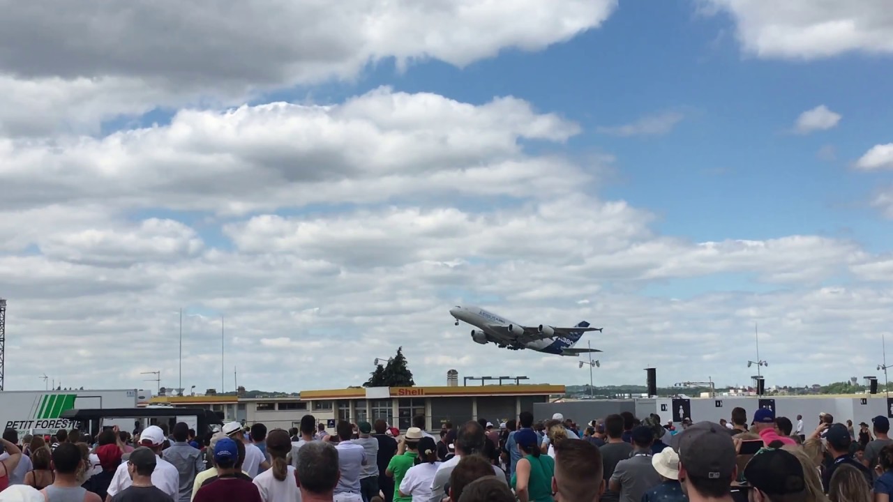 Unbelievable Airbus A380 vertical Take-off at Le Bourget (PARIS)