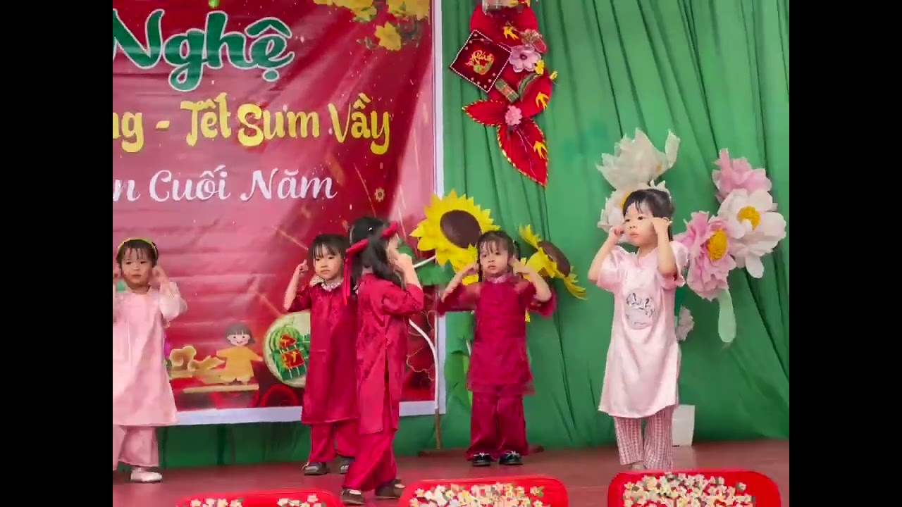 Gạo múa chào xuân