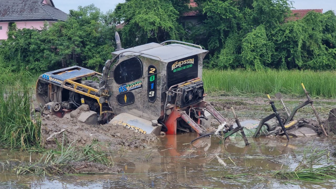 ติดหล่ม นอนนา1คืน รถตีดิน ทีมงานศรีสุวรรณ  Tractor Thailand 3 มิถุนายน  2024