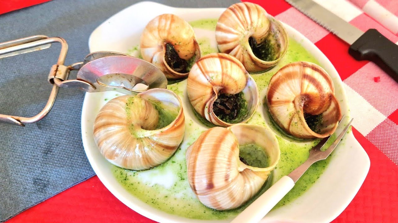 First Time Trying SNAILS & FROGS Legs