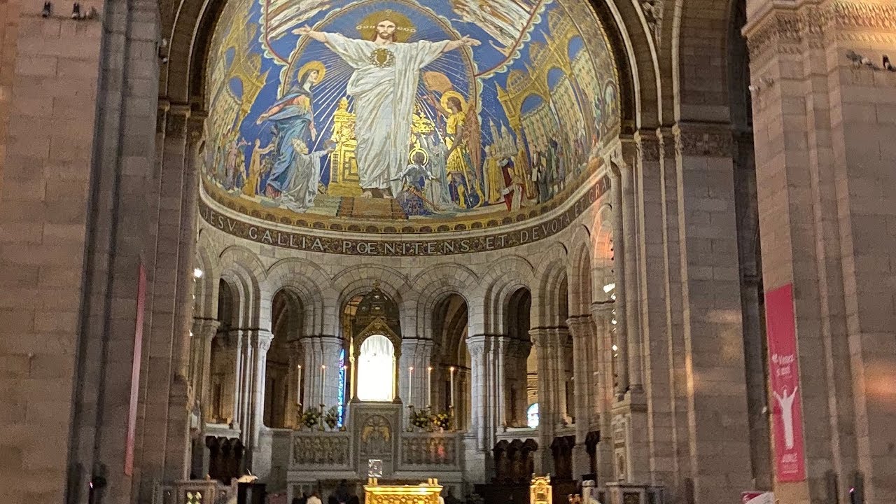 Inside The Basilica of the Sacred Heart / Sacré-Cœur in Montmartre, Paris 🇫🇷