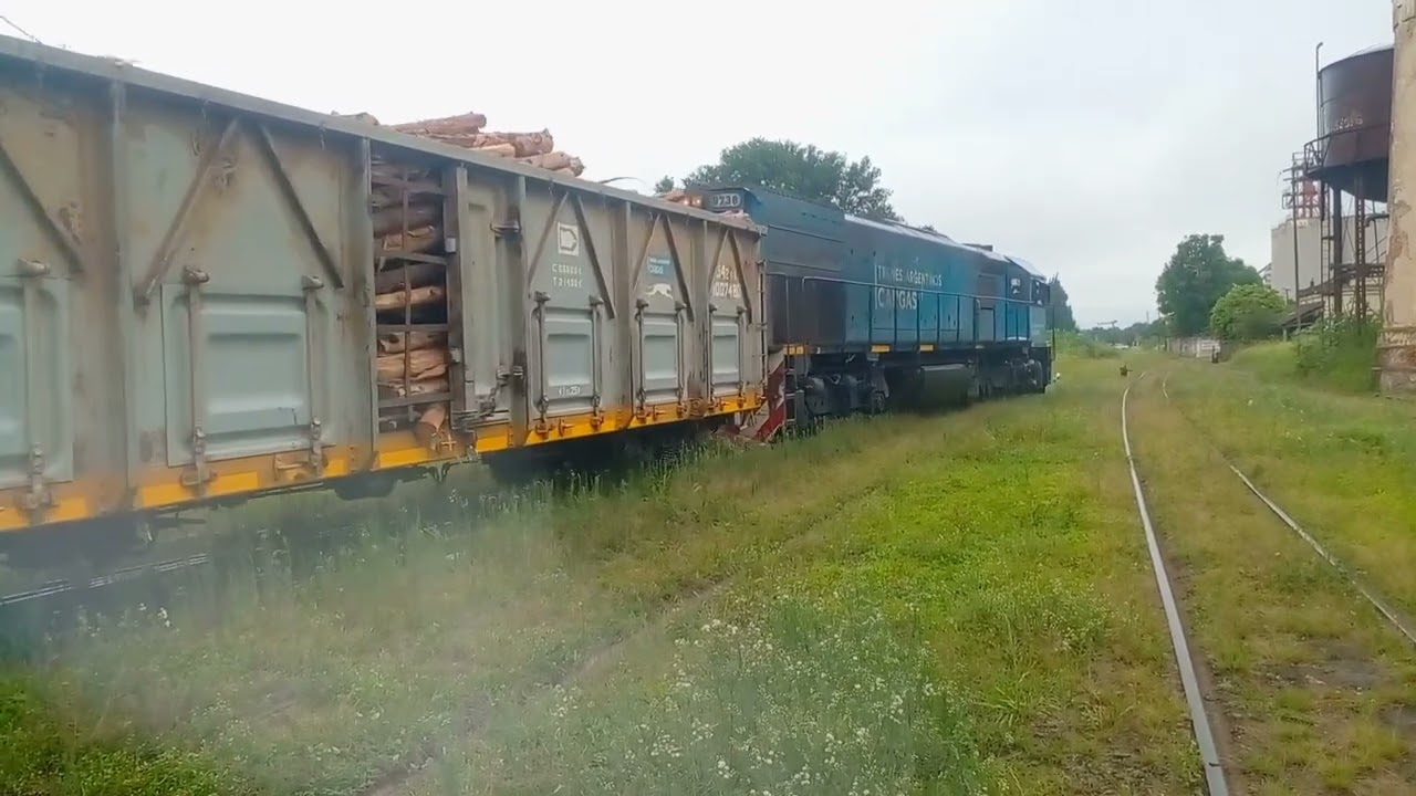 Locomotora GT22 9738 realizando maniobras en Metan, Provincia de Salta.