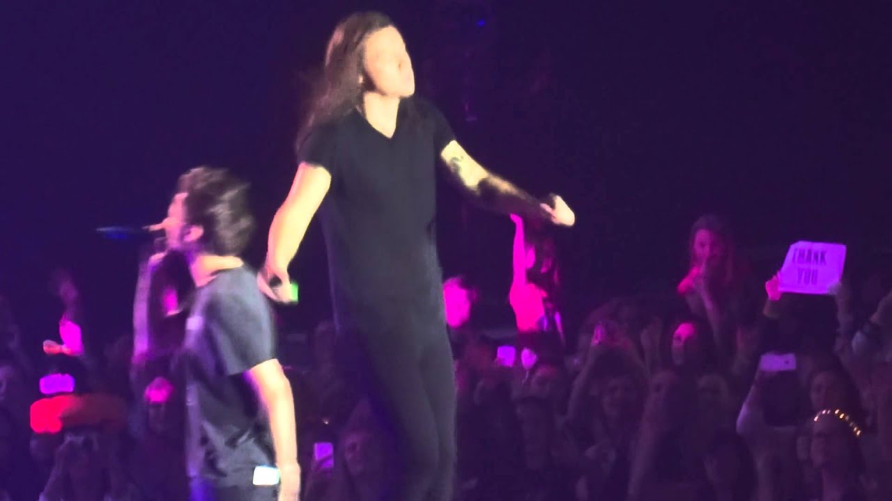 Girl Almighty - OTRA One Direction live - Motorpoint Arena Sheffield 29/10/2015
