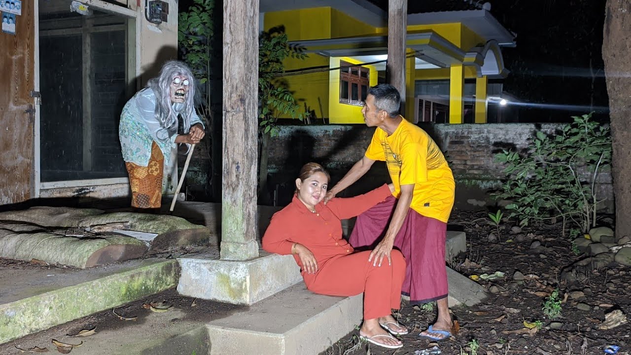 m35um dirumah kosong ternyata ada penunggunya || funniest ghost prank