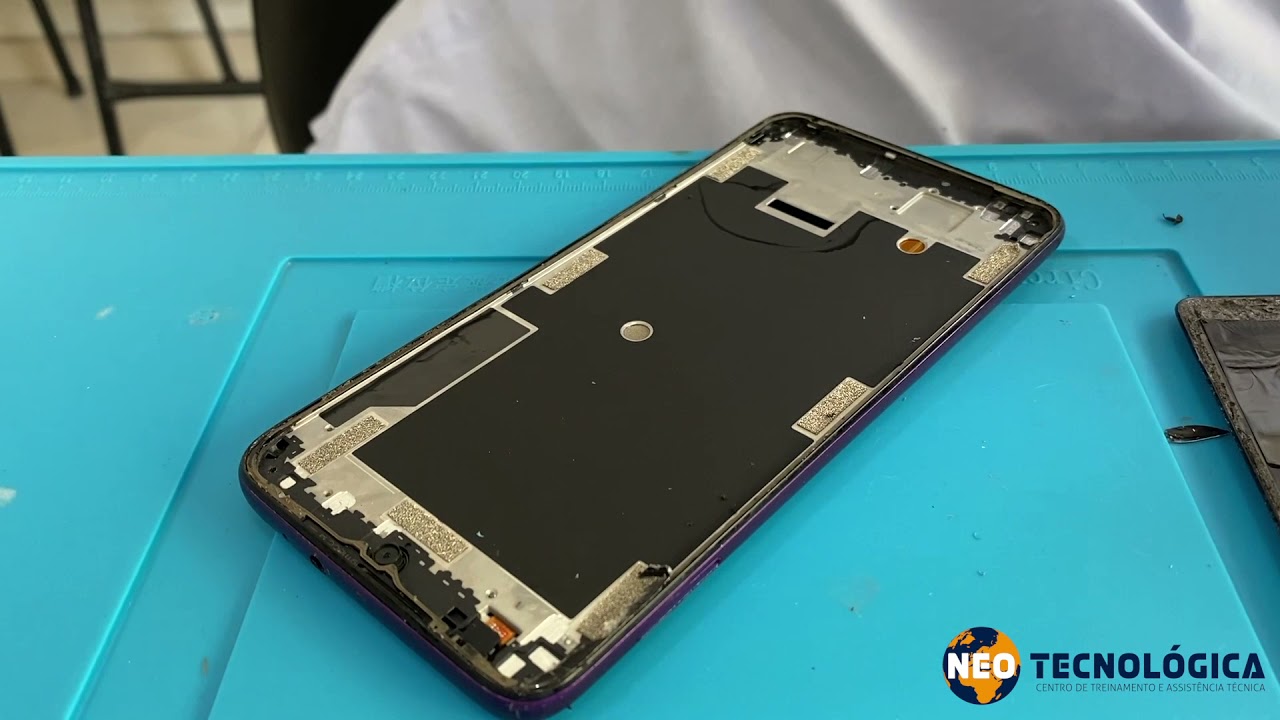 Desmontagem e troca de tela do Motorola One Macro (XT2016-2)