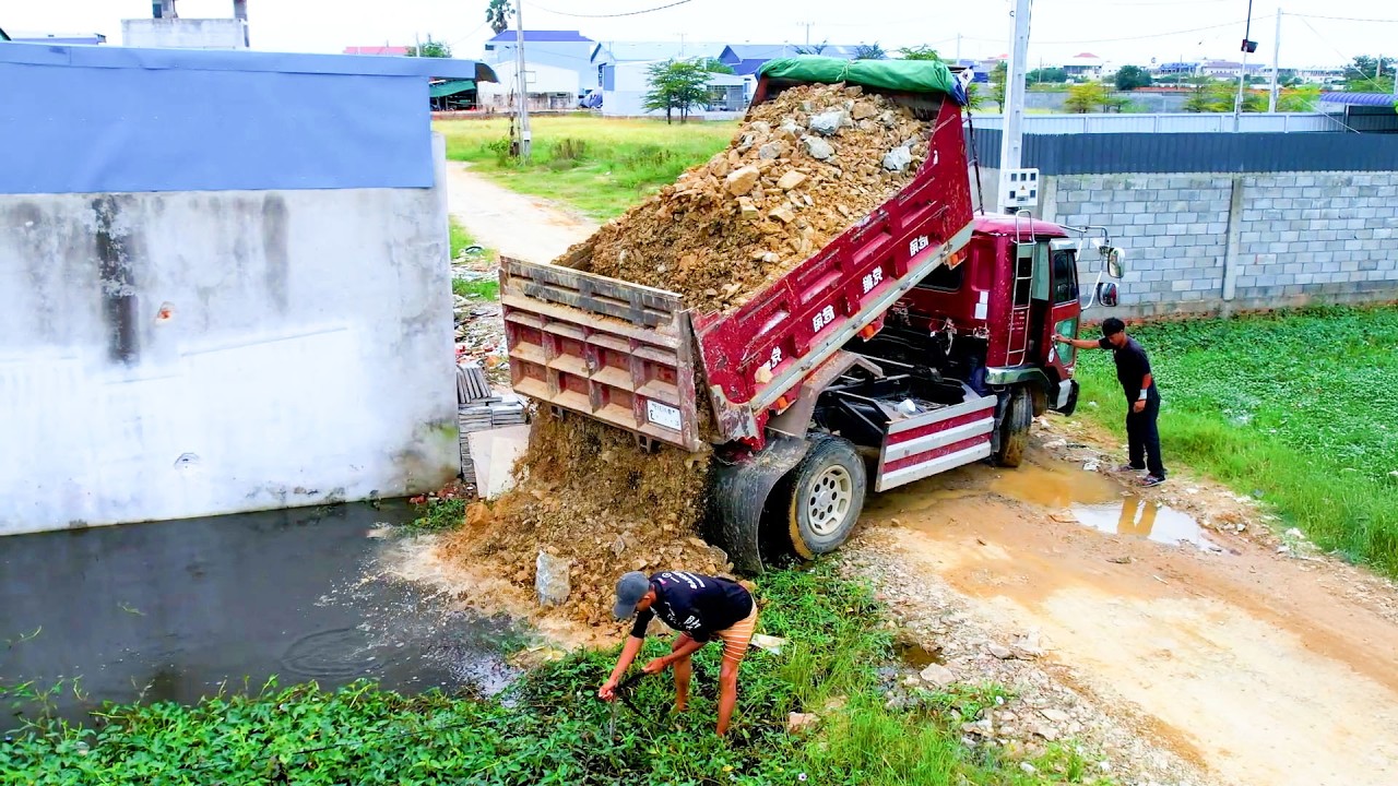 O.M.G Be Watchful Processing Landfill Job! By Dump Truck 5Ton & Dozer Push Stone Into Flooded Field!
