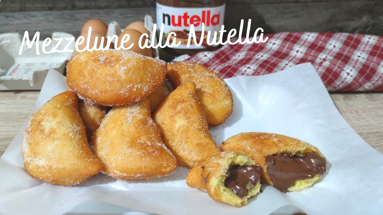 Mezzelune alla Nutella,  un dolcetto molto goloso e sfizioso 