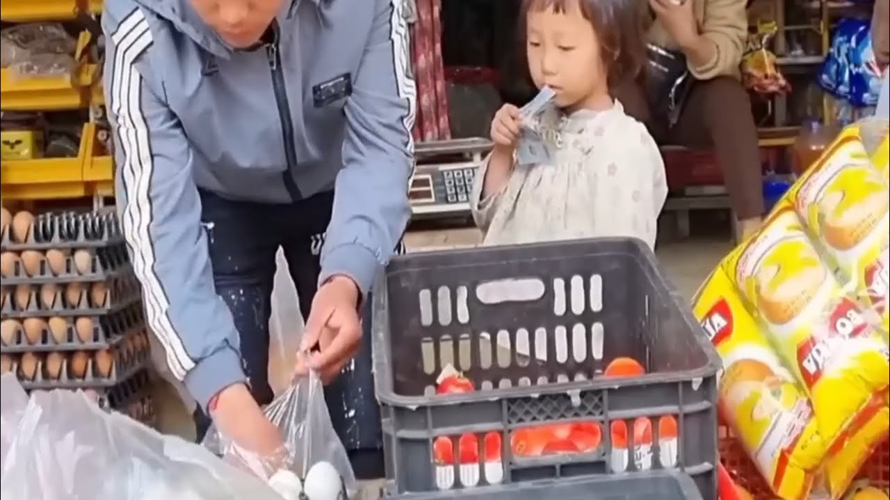 🥺She Collected Garbage All Day 🥺Just to Buy Boiled Eggs 😢 | A Heartbreaking Reality🥺#StruggleLife