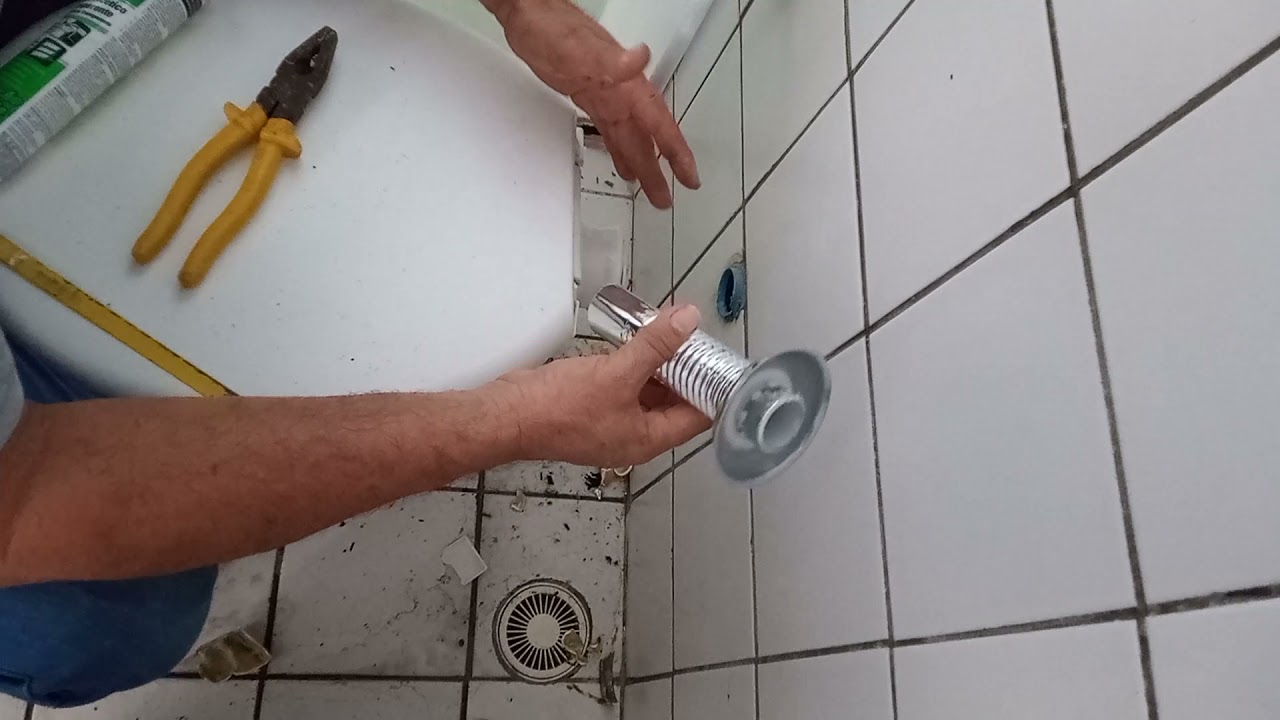 Como trocar tubo de ligação de vaso sanitário convencional.