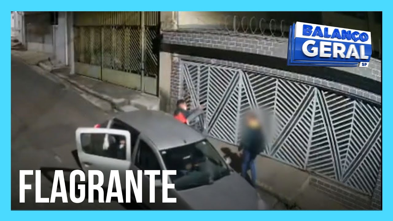 Dentro da Notícia: Policial reage a assalto e atira em criminosos