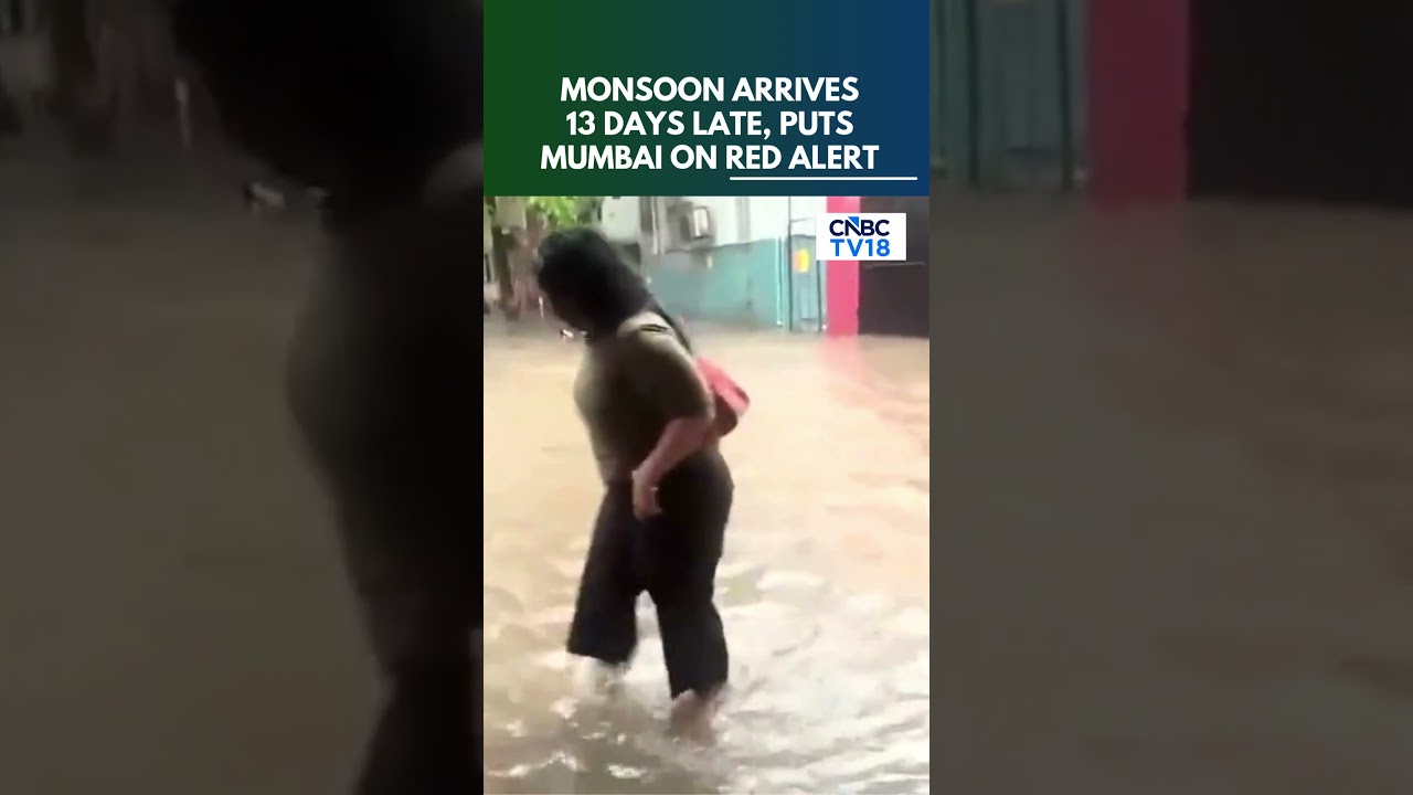 Mumbai On Red Alert | 184 mm Rain Overnight | Waterlogging Across City | N18S | CNBC TV18
