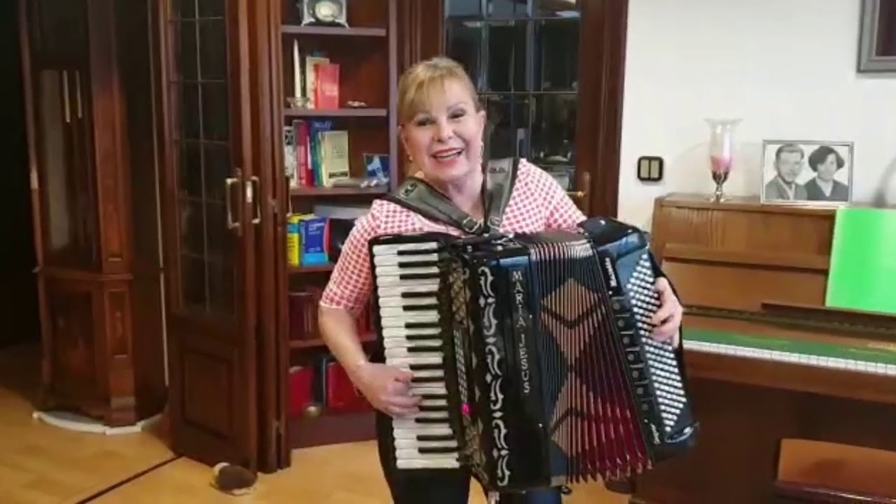 MARÍA JESÚS Y SU ACORDEÓN - NO TE VAYAS DE NAVARRA (En Cuarentena)
