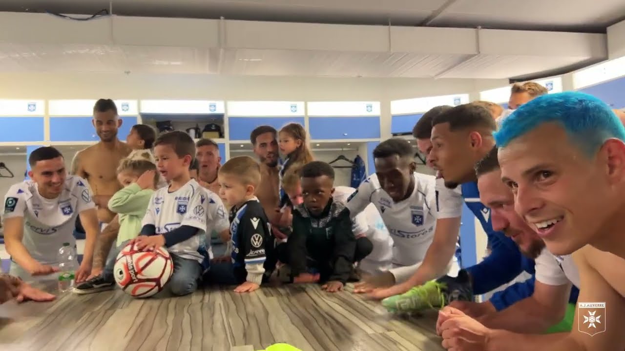 Dans l'intimité du vestiaire de l'AJA après la victoire contre l'USL Dunkerque