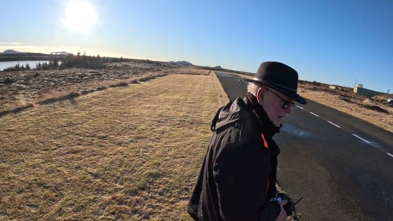 Arnarvöllur 08.02.2026. Vélar og mannlíf. MK Gústi og Gunni MX