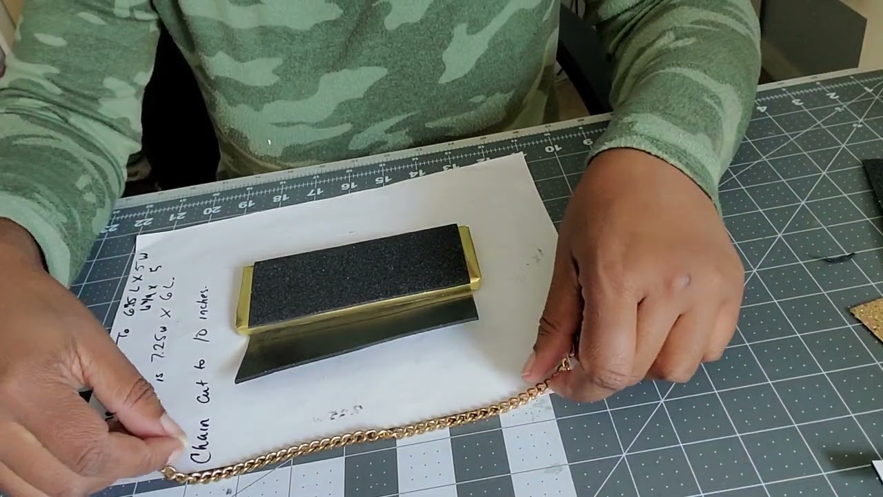 Hershey Purse without cutting machine