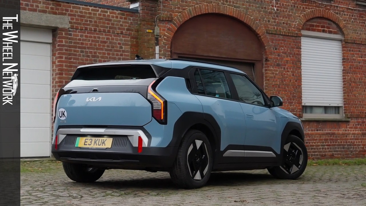 2025 Kia EV3 &lsquo;Air&rsquo; 81.4kWh | Frost Blue | Driving, Interior, Exterior (UK Spec)