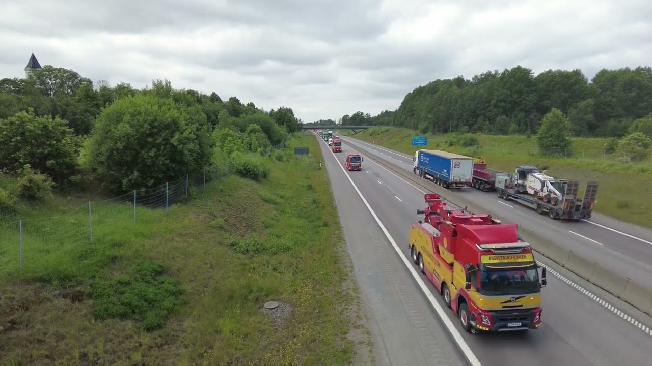 220622 Kortege hedrade minnet av omkommen TMA-bilsförare i Norrköping