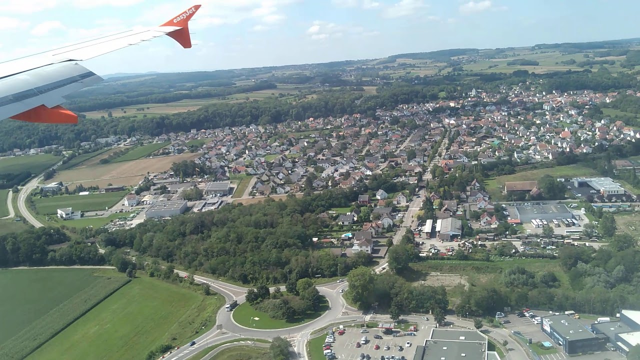 Atterrissage EasyJet à l'aéroport de Bâle Mulhouse