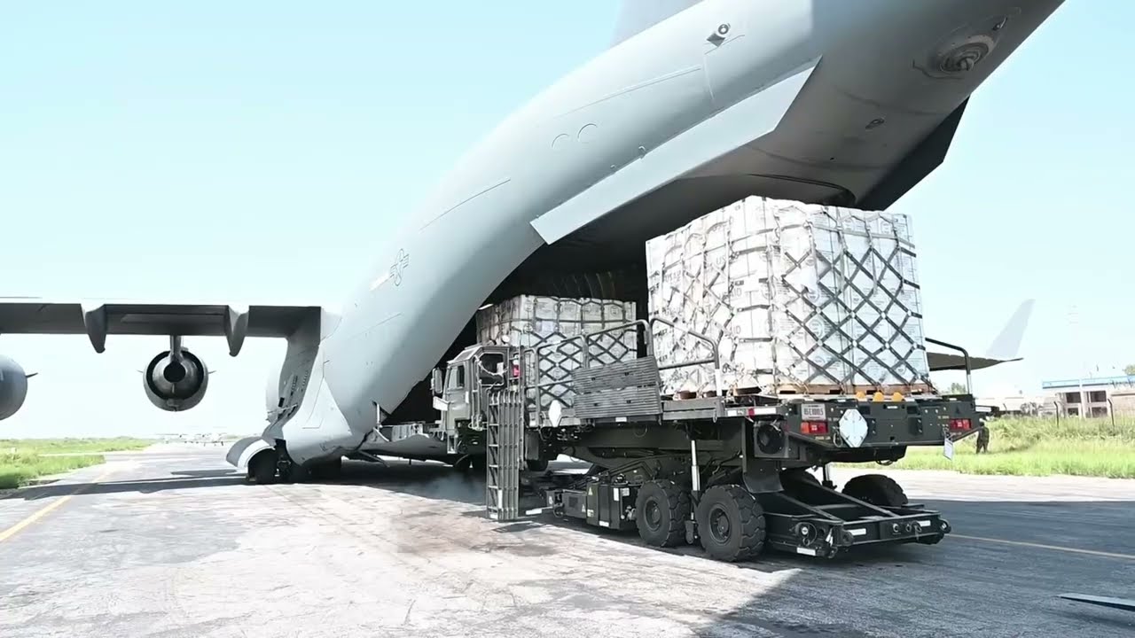 U.S. delivers aid to Pakistan